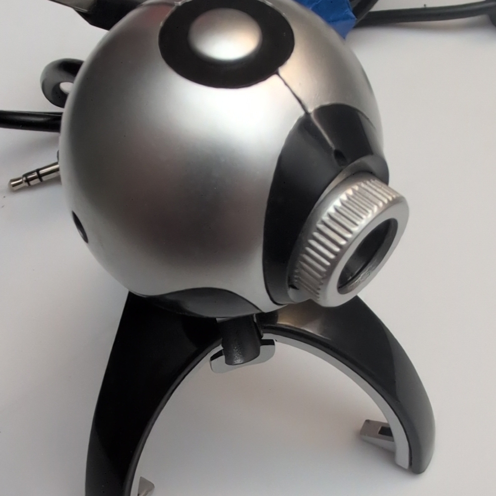 High-Definition Silver Webcam - Picture 4 of 6